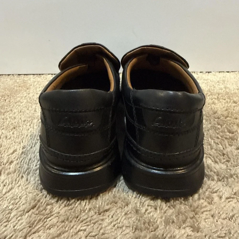 Clarks Shoes Mens Size 10 Black Leather Slip On Loafers Cushion Soft Casual